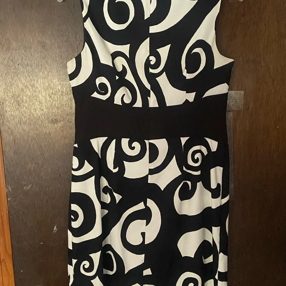 Alyx Black and White Swirl Dress - Picture 5 of 7
